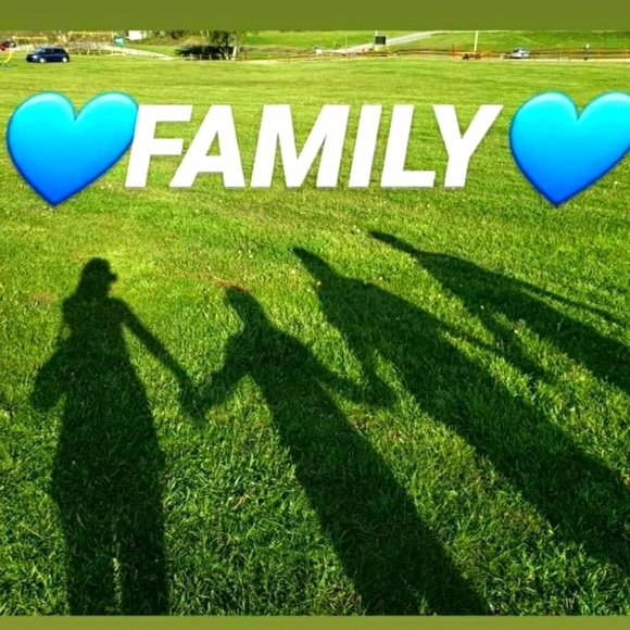 Meet your Posher, Stephanie - Picture 1 of 1